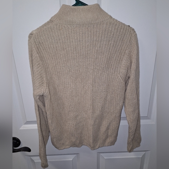 A Woolrich chunky cable knit full zip ladies sweater in a size medium. - Picture 3 of 6